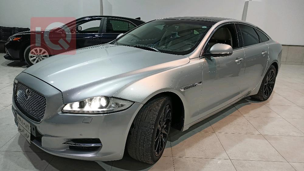 Jaguar XJ
